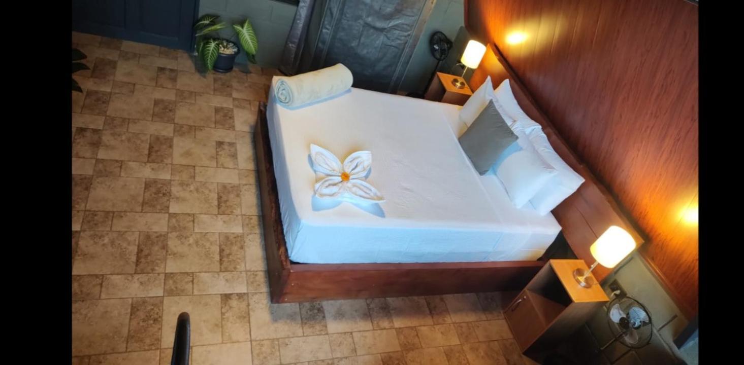 Yarumo Lodge, Rio Celeste Black Chalets Бихагуа Экстерьер фото