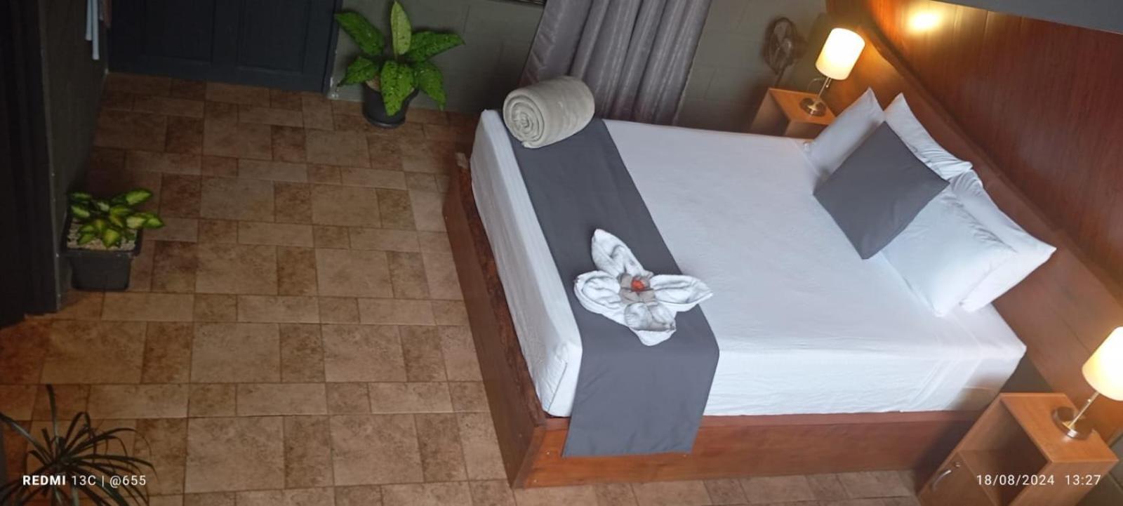 Yarumo Lodge, Rio Celeste Black Chalets Бихагуа Экстерьер фото