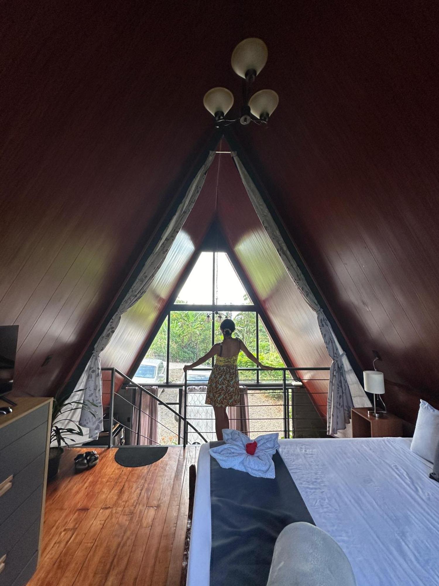 Yarumo Lodge, Rio Celeste Black Chalets Бихагуа Экстерьер фото